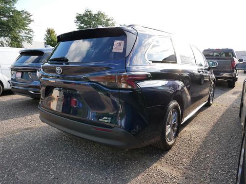 2023 Toyota Sienna XLE 7 Passenger