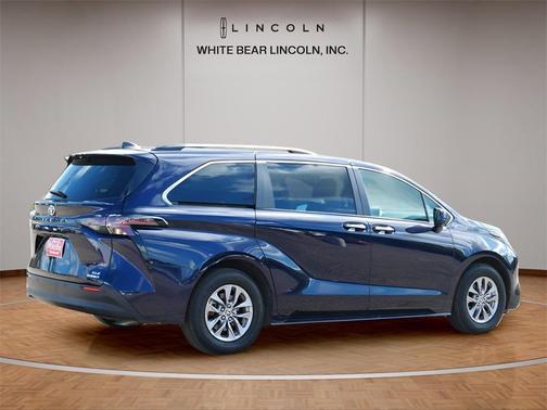 2023 Toyota Sienna XLE 7 Passenger