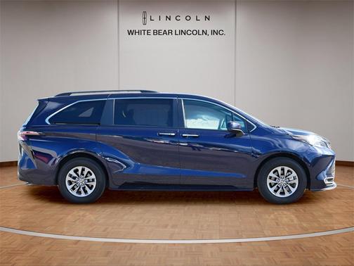 2023 Toyota Sienna XLE 7 Passenger