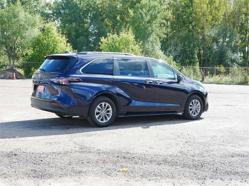 2023 Toyota Sienna XLE 7 Passenger