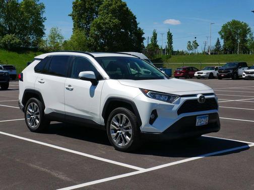 Blizzard Pearl 2021 Toyota RAV4 XLE Premium