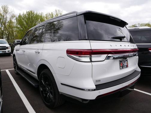 Pristine White Metallic Tri-Coat 2022 Lincoln Navigator Black Label