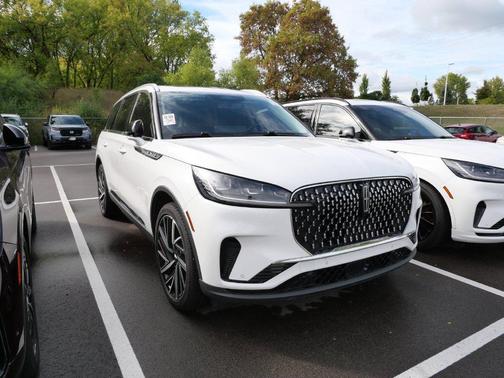 Pristine White Metallic Tri-Coat 2025 Lincoln Aviator Reserve AWD