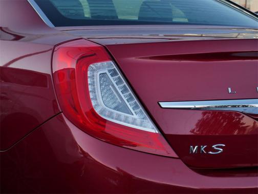 2015 Lincoln MKS Base