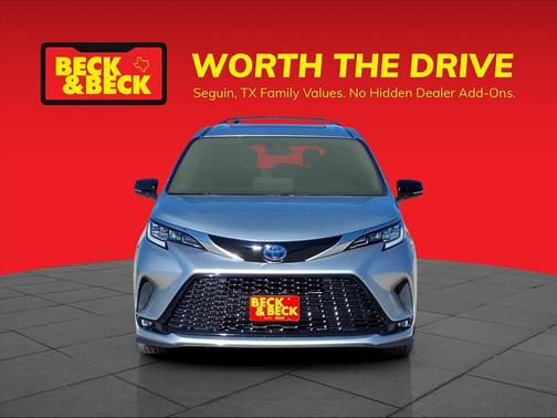 2024 Toyota Sienna Woodland Edition