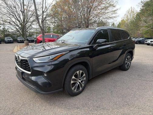 Midnight Black Metallic 2023 Toyota Highlander L