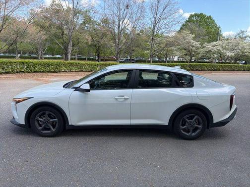 Snow White Pearl 2025 Kia K4