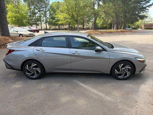 Metal 2025 Hyundai ELANTRA SEL Sport