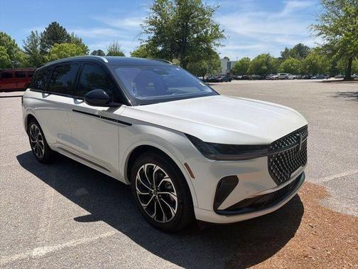 White Platinum Clearcoat Metallic 2025 Lincoln Nautilus Reserve