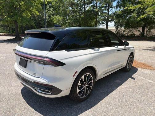 White Platinum Clearcoat Metallic 2025 Lincoln Nautilus Reserve