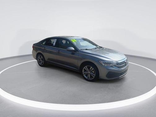 Platinum Gray Metallic 2024 Volkswagen Jetta 1.5T SE