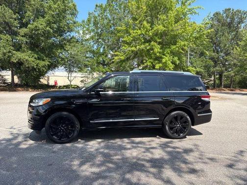 Black Metallic 2022 Lincoln Navigator Reserve