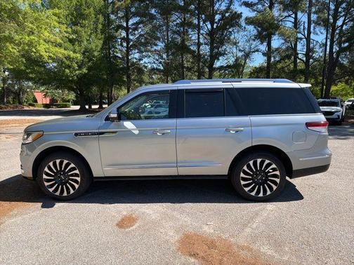 Radiance Metallic 2024 Lincoln Navigator Black Label