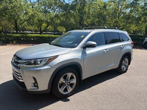 Celestial Silver Metallic 2019 Toyota Highlander Limited