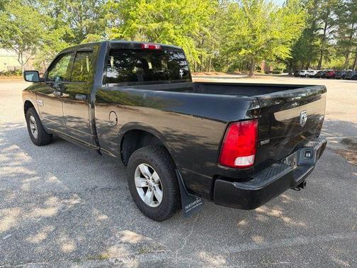 Brilliant Black Crystal Pearlcoat 2019 RAM 1500 Classic Express