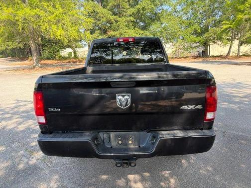 Brilliant Black Crystal Pearlcoat 2019 RAM 1500 Classic Express