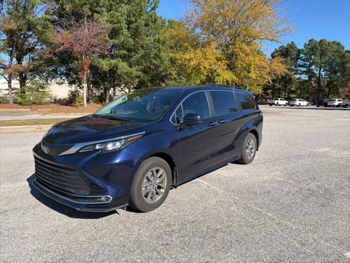 2024 Toyota Sienna XLE 8 Passenger
