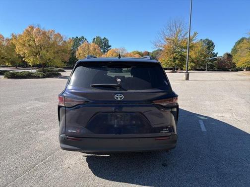 2024 Toyota Sienna XLE 8 Passenger