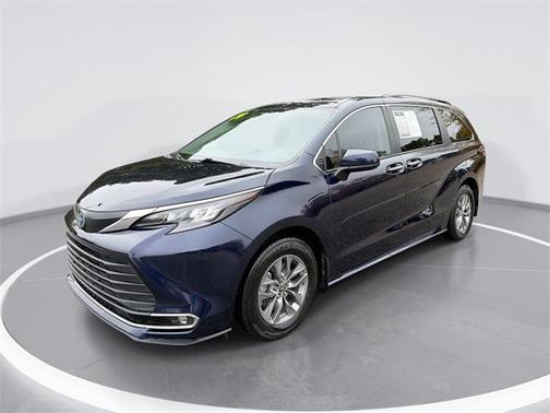 2024 Toyota Sienna XLE