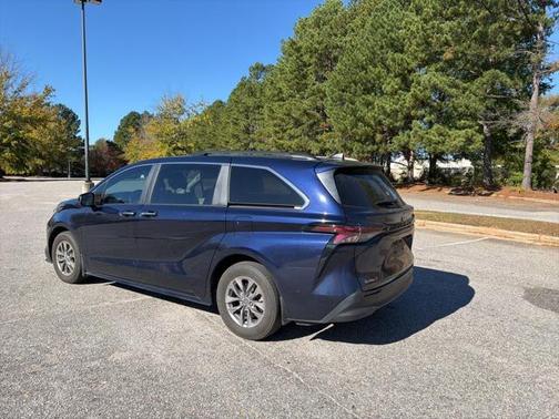 2024 Toyota Sienna XLE 8 Passenger