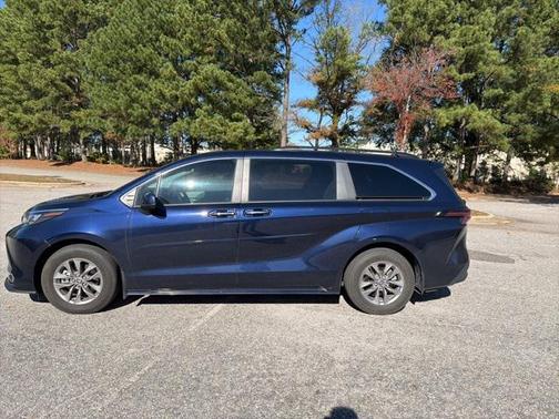 2024 Toyota Sienna XLE 8 Passenger