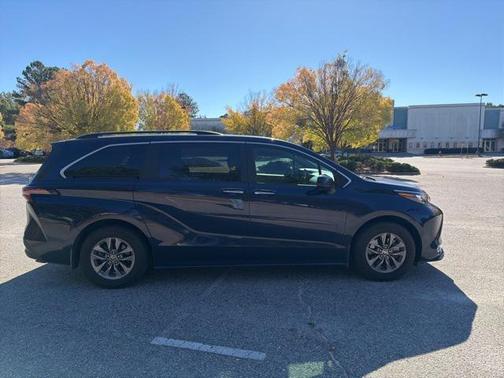 2024 Toyota Sienna XLE 8 Passenger
