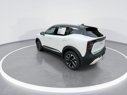 Aspen White / Super Black 2025 Nissan Kicks SR