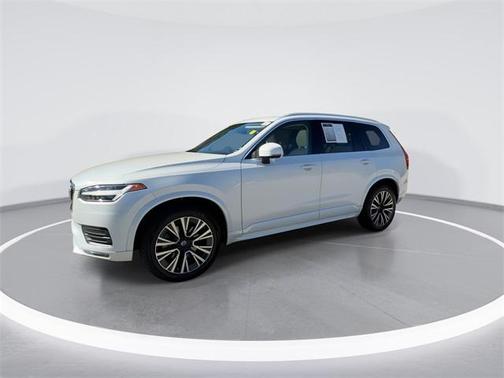 2022 Volvo XC90 T5 Momentum