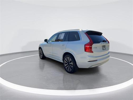 2022 Volvo XC90 T5 Momentum