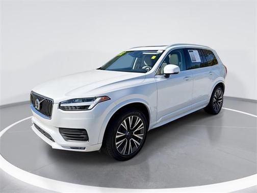 2022 Volvo XC90 T5 Momentum