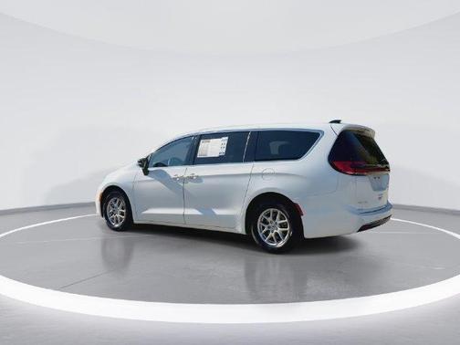 Bright White Clearcoat 2025 Chrysler Pacifica Select