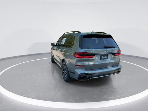 Skyscraper Gray Metallic 2024 BMW X7 M60i