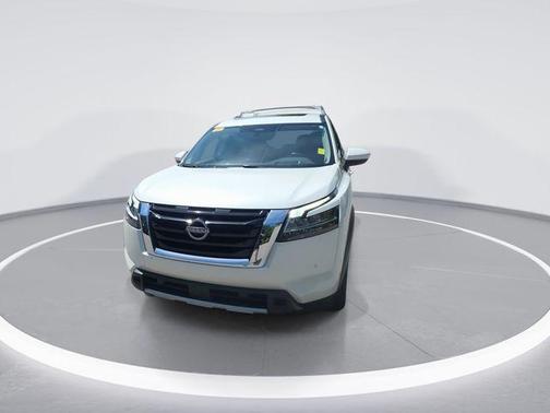 Pearl White Tri-Coat 2023 Nissan Pathfinder Platinum