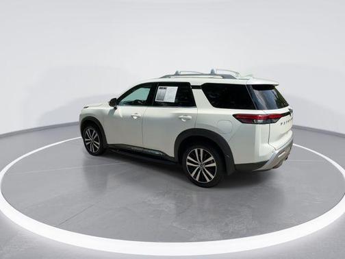 Pearl White Tri-Coat 2023 Nissan Pathfinder Platinum
