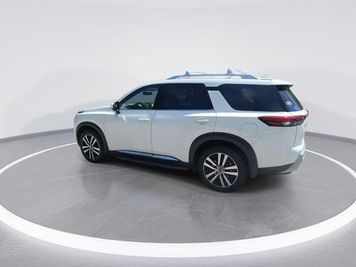 Pearl White Tri-Coat 2023 Nissan Pathfinder Platinum