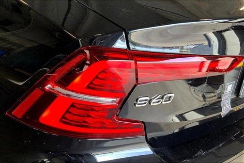 2024 Volvo S60 B5 Plus Dark Theme