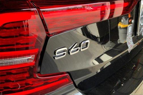 2024 Volvo S60 B5 Plus Dark Theme