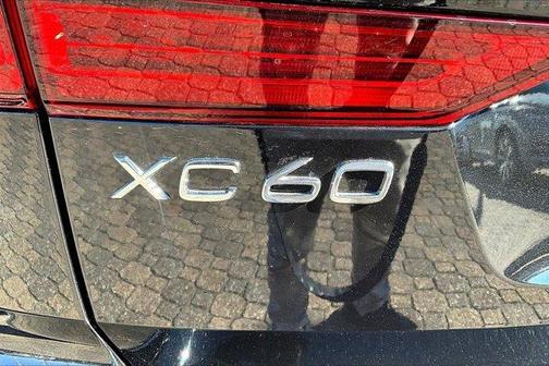 2025 Volvo XC60 Plug-In Hybrid T8 Plus