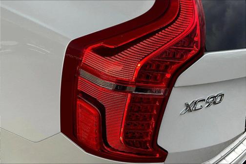 Crystal White Metallic 2025 Volvo XC90 Plug-In Hybrid T8 Ultra 7-Seater