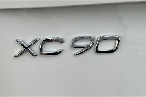 Crystal White Metallic 2025 Volvo XC90 Plug-In Hybrid T8 Ultra 7-Seater