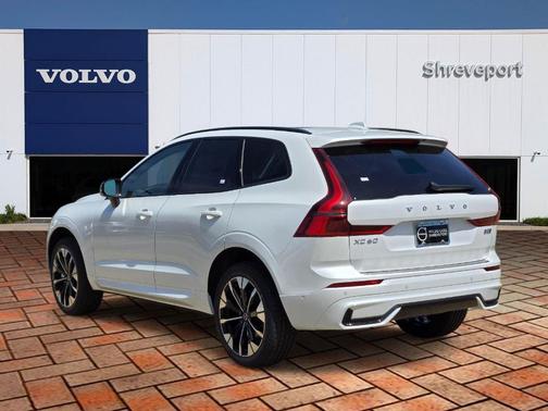 Crystal White Metallic 2026 Volvo XC60 B5 Plus