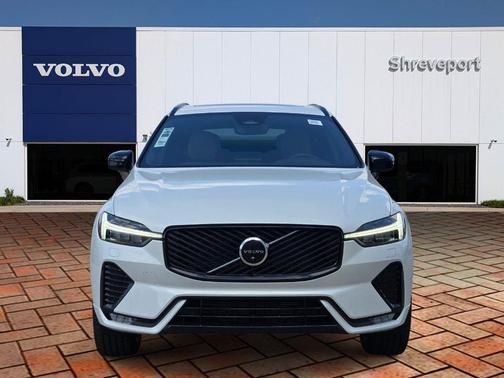 Crystal White Metallic 2026 Volvo XC60 B5 Plus