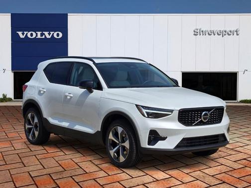 Crystal White 2026 Volvo XC40 B5 Plus