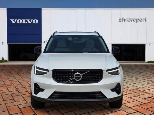 Crystal White 2026 Volvo XC40 B5 Plus