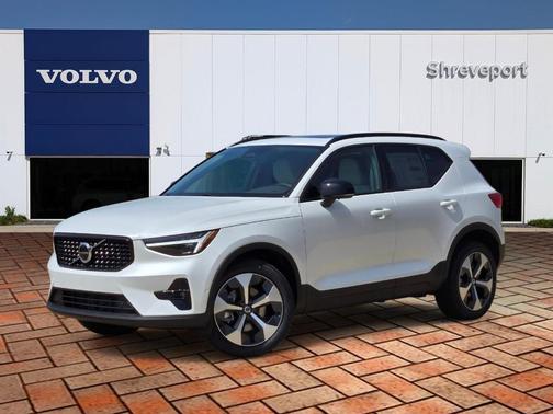 Crystal White 2026 Volvo XC40 B5 Plus