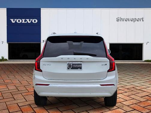 Crystal White Pearl 2026 Volvo XC90 B6 Plus 7-Seater