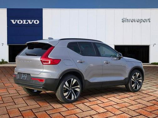2026 Volvo XC40 B4 Plus