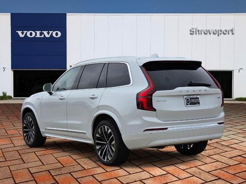 Crystal White Pearl 2026 Volvo XC90 Plug-In Hybrid T8 Core