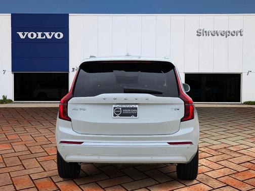 Crystal White Pearl 2026 Volvo XC90 Plug-In Hybrid T8 Core