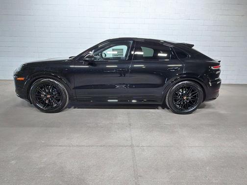 Chromite Black Metallic 2026 Porsche Cayenne GTS